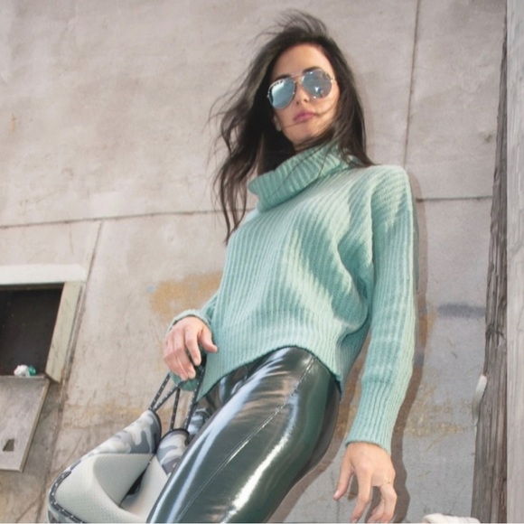 ELAN Cowl Neck Sweater *Light Green Chunky but light * Medium - Picture 2 of 9